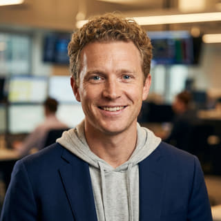 Image de profil montrant Ryan Brooks dans son rôle d’analyste principal en trading chez Ample Quotélure